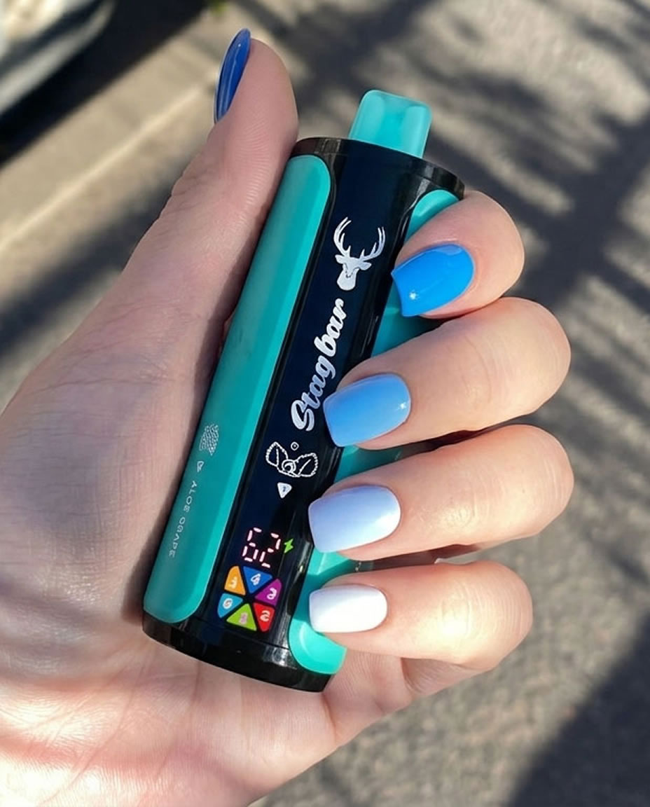a girl hold a stagbar 6in1