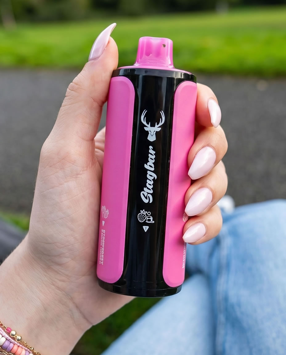 a girl hold a stagbar pink 6in1